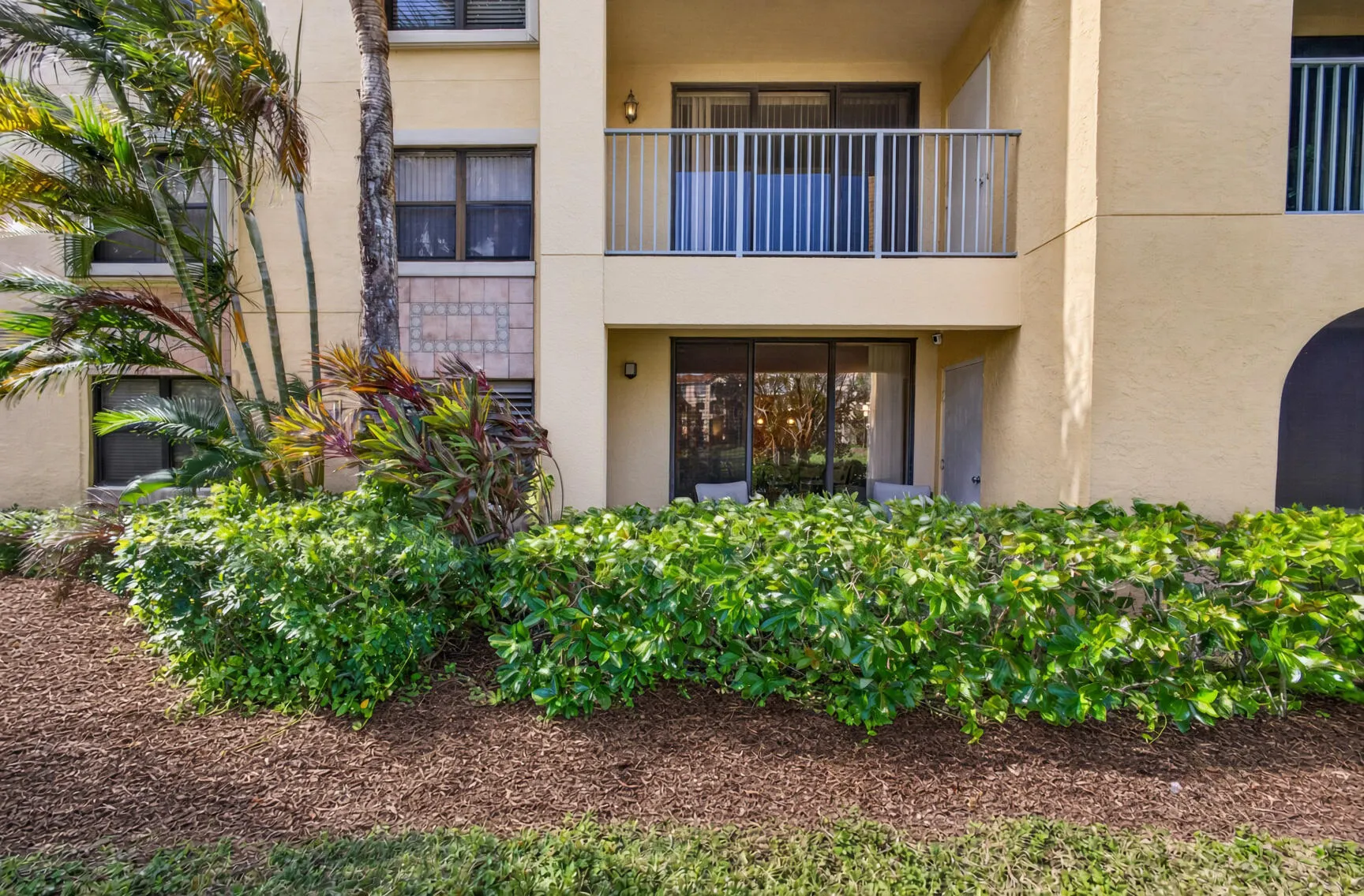 300 UNO LAGO Drive #104