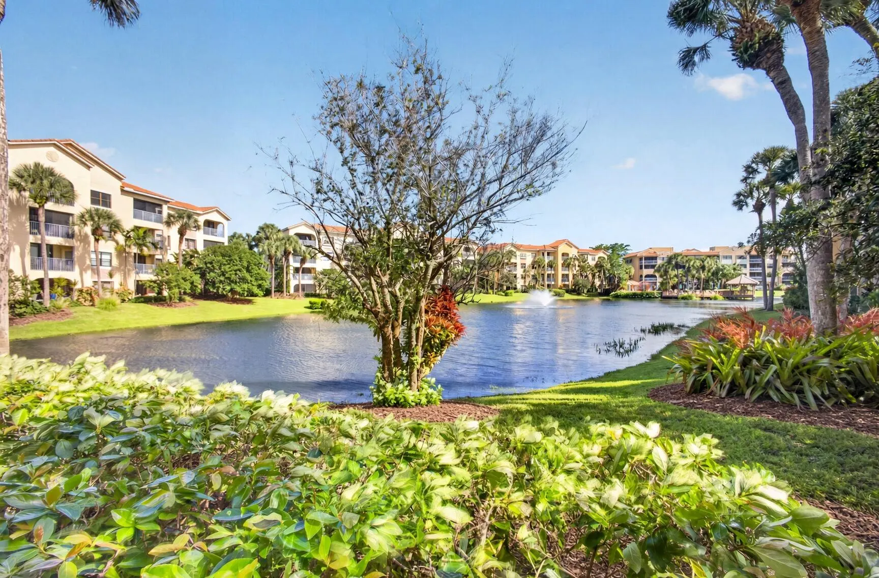 300 UNO LAGO Drive #104