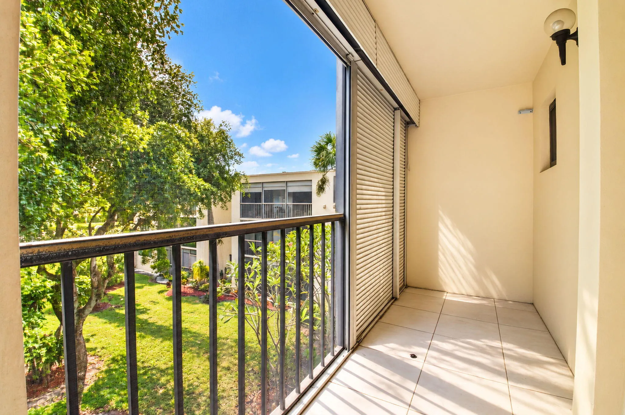 5250 LAS VERDES Circle #314