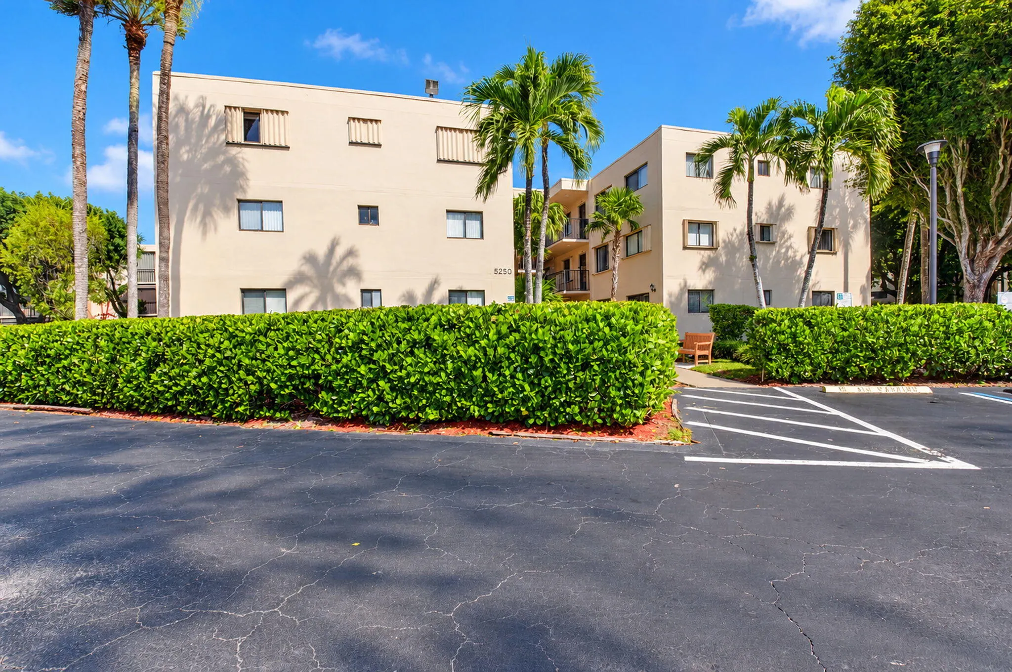 5250 LAS VERDES Circle #314