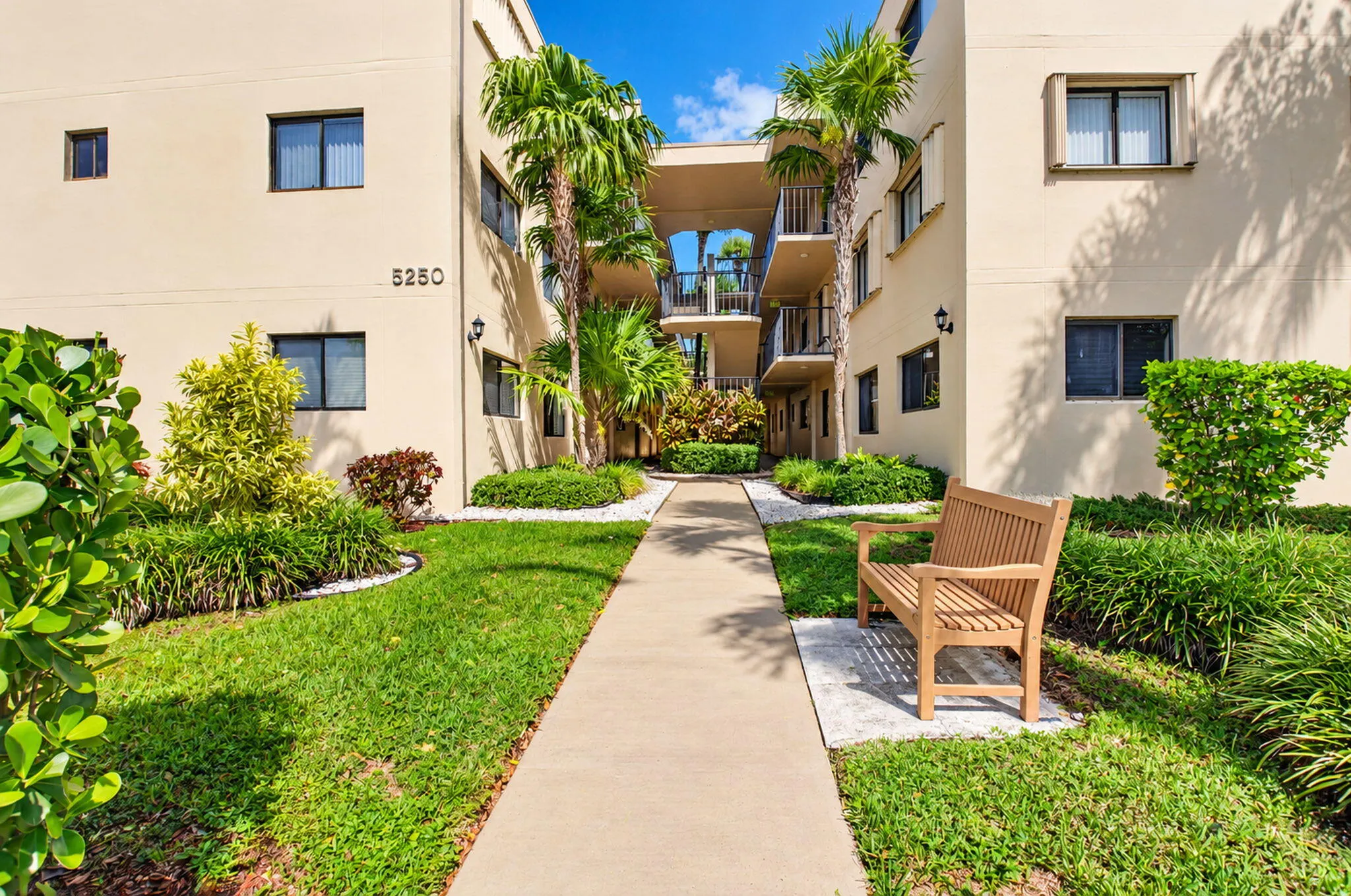 5250 LAS VERDES Circle #314