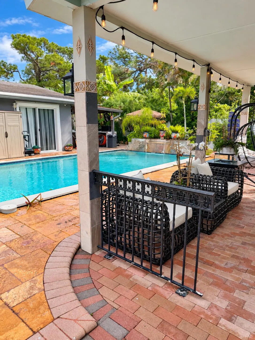 692 HARTH Drive