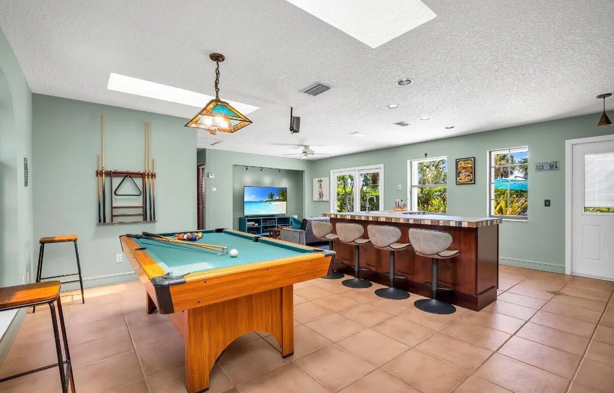 1324 N Lakeside Drive