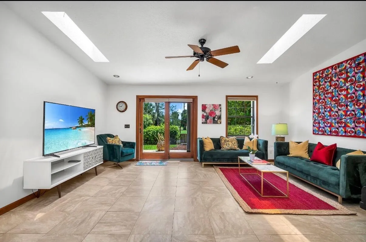 1324 N Lakeside Drive