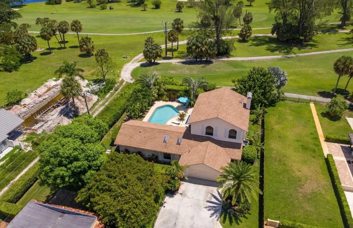 1324 N Lakeside Drive