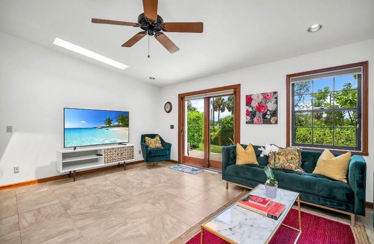 1324 N Lakeside Drive