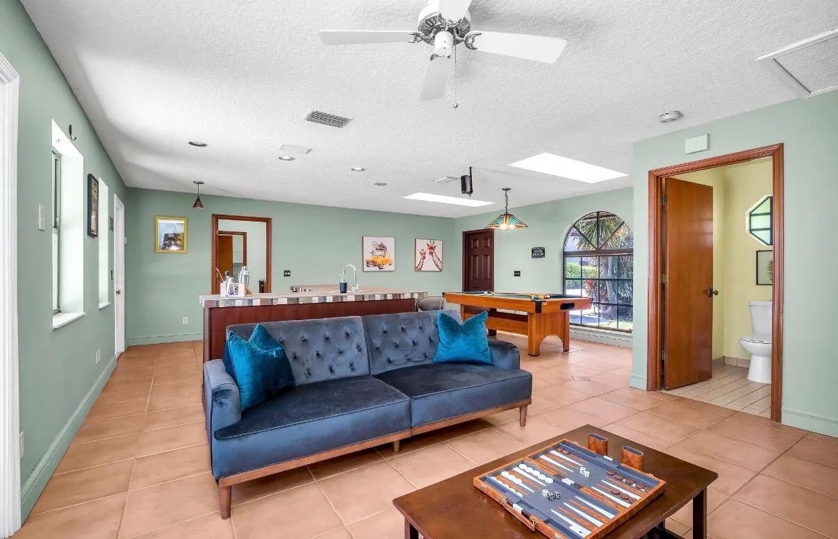 1324 N Lakeside Drive
