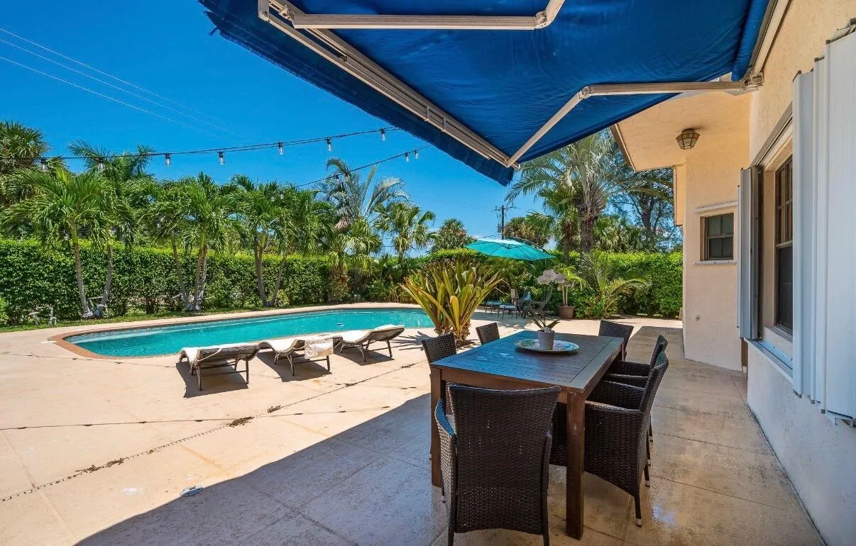 1324 N Lakeside Drive