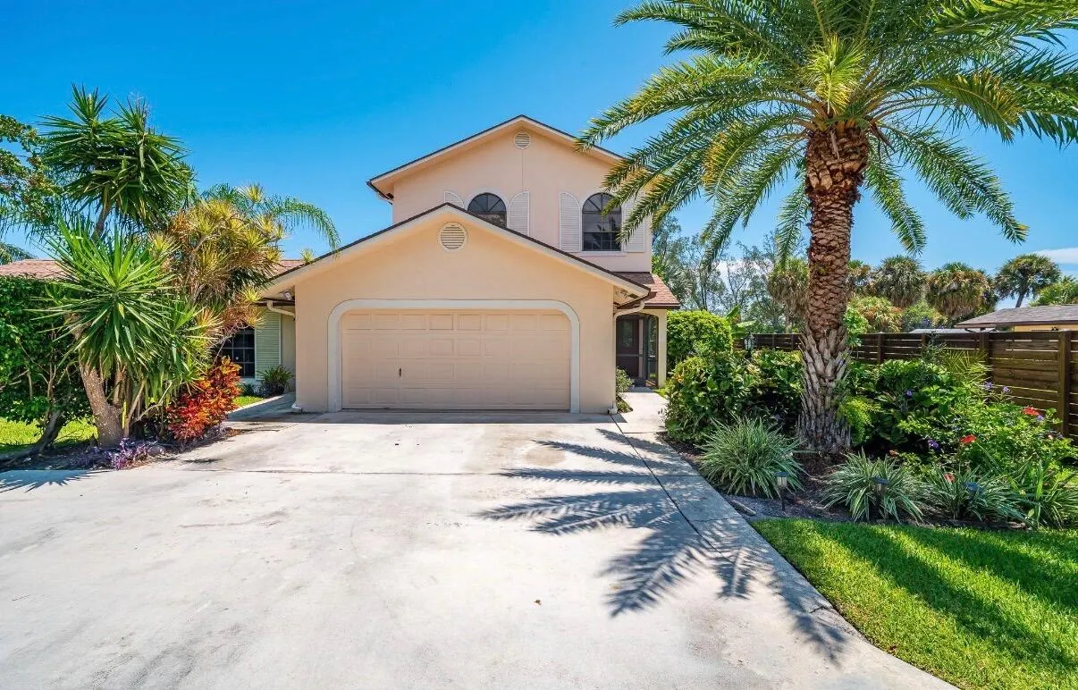 1324 N Lakeside Drive