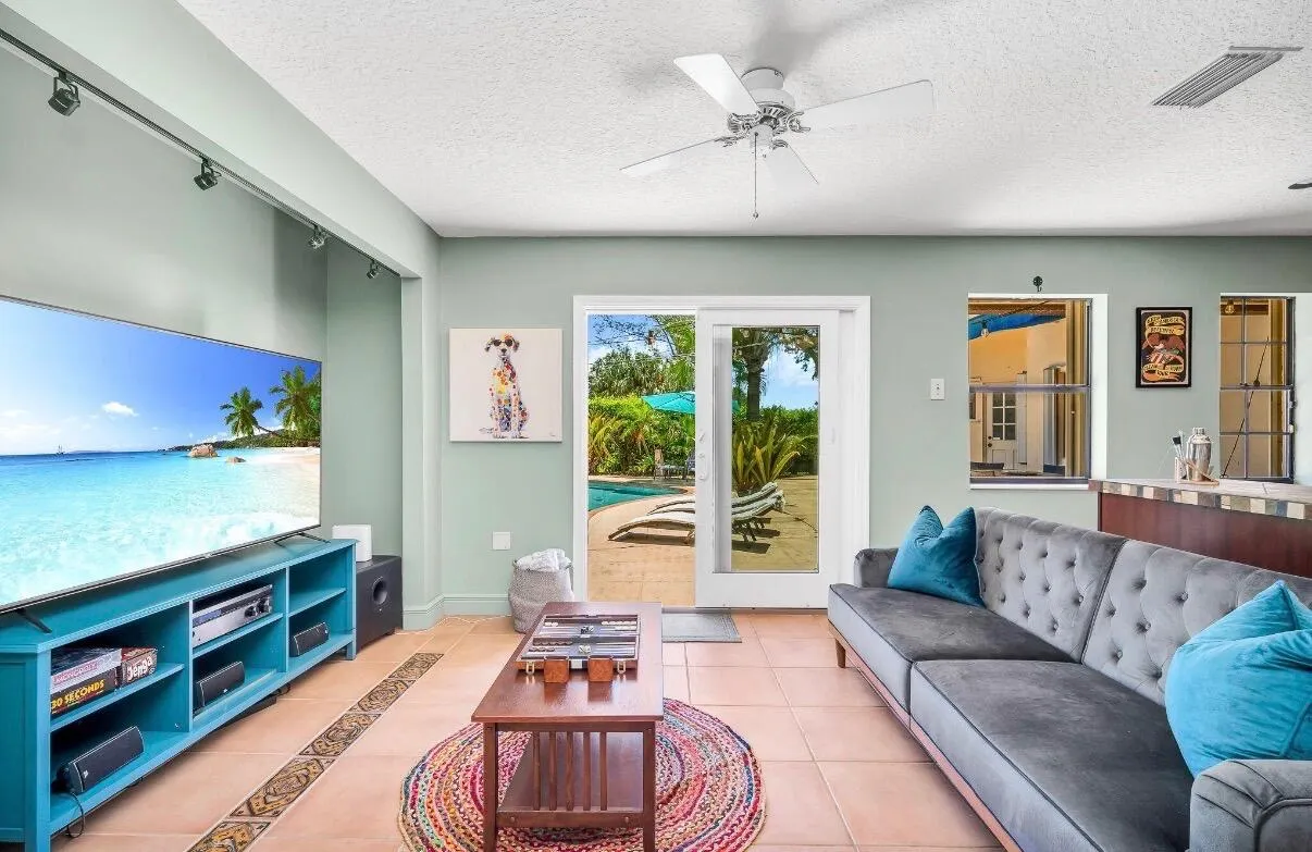 1324 N Lakeside Drive