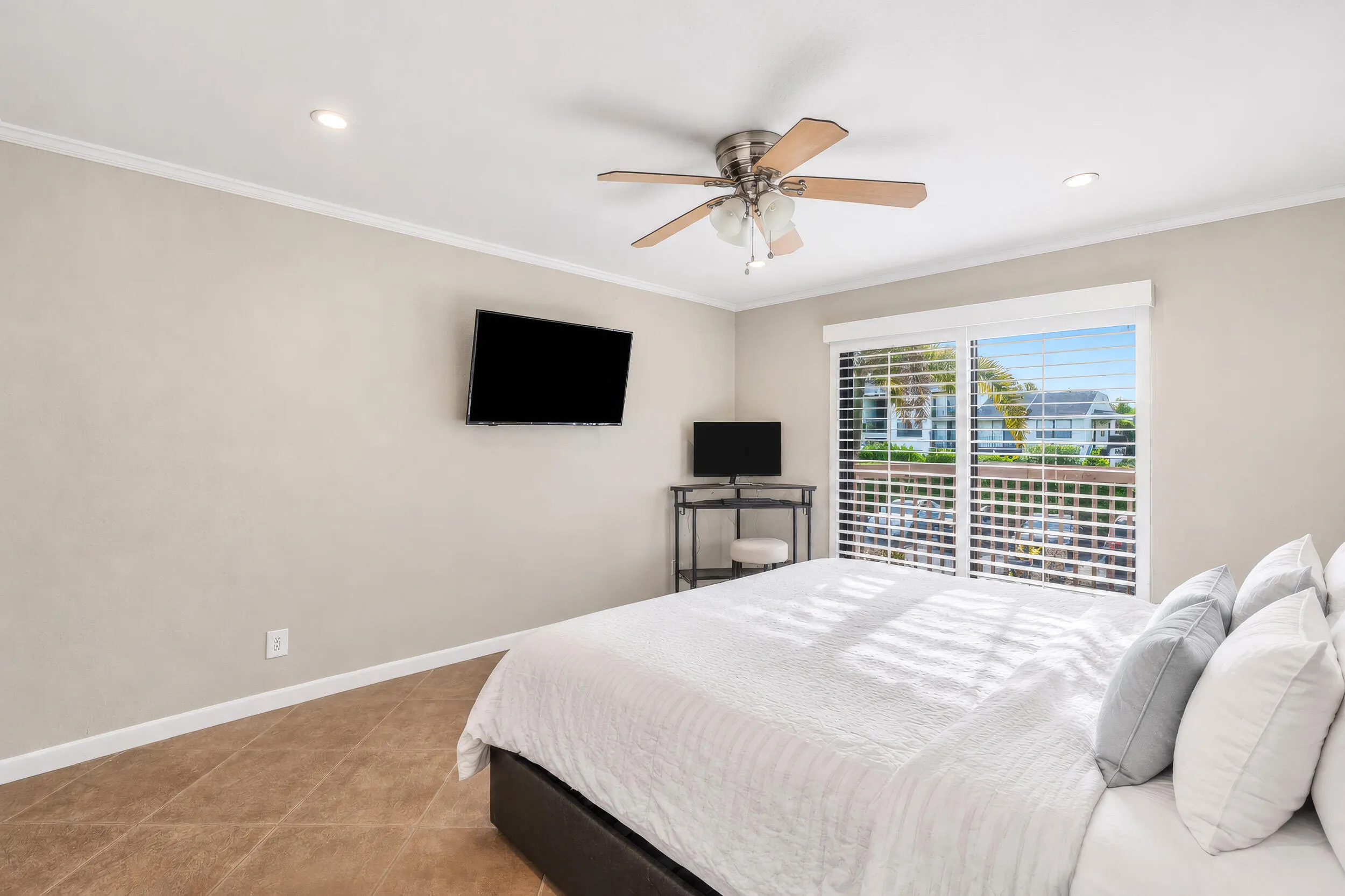 616 Executive Center Drive #206