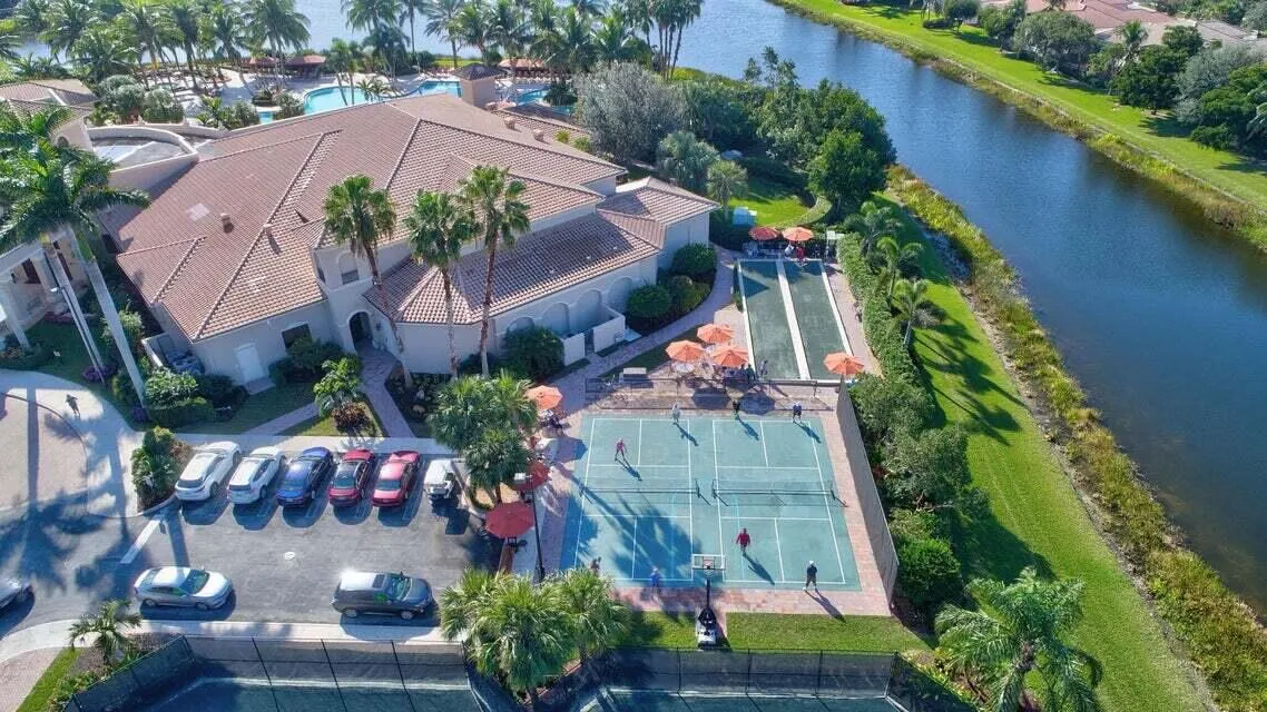 6874 Venidita Beach Drive