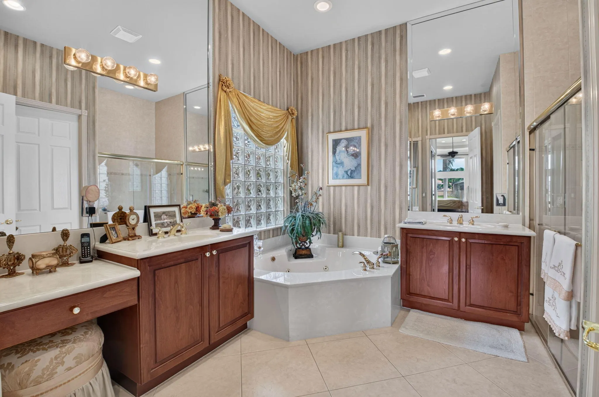 6874 Venidita Beach Drive