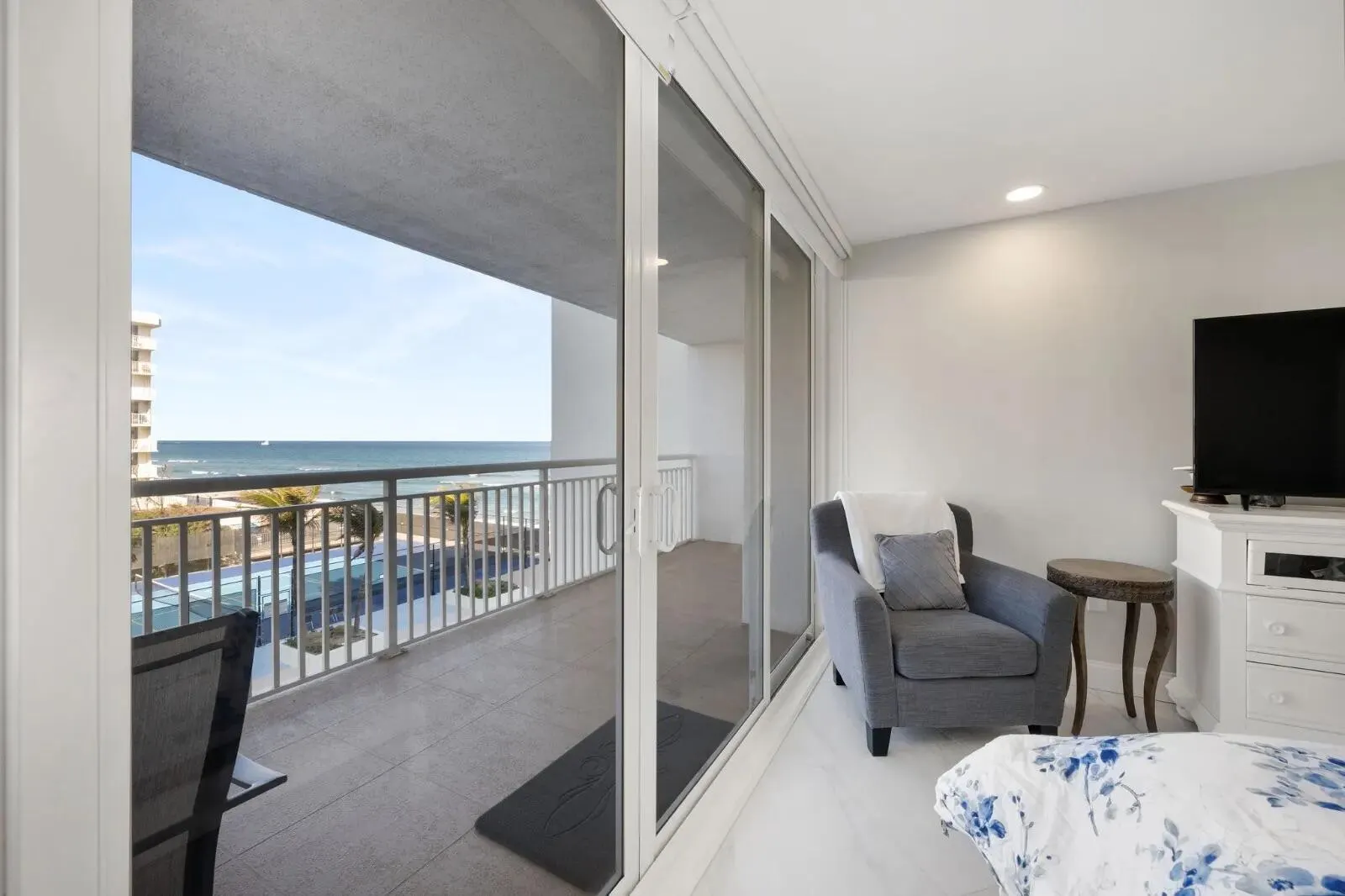 3546 S OCEAN Boulevard #527