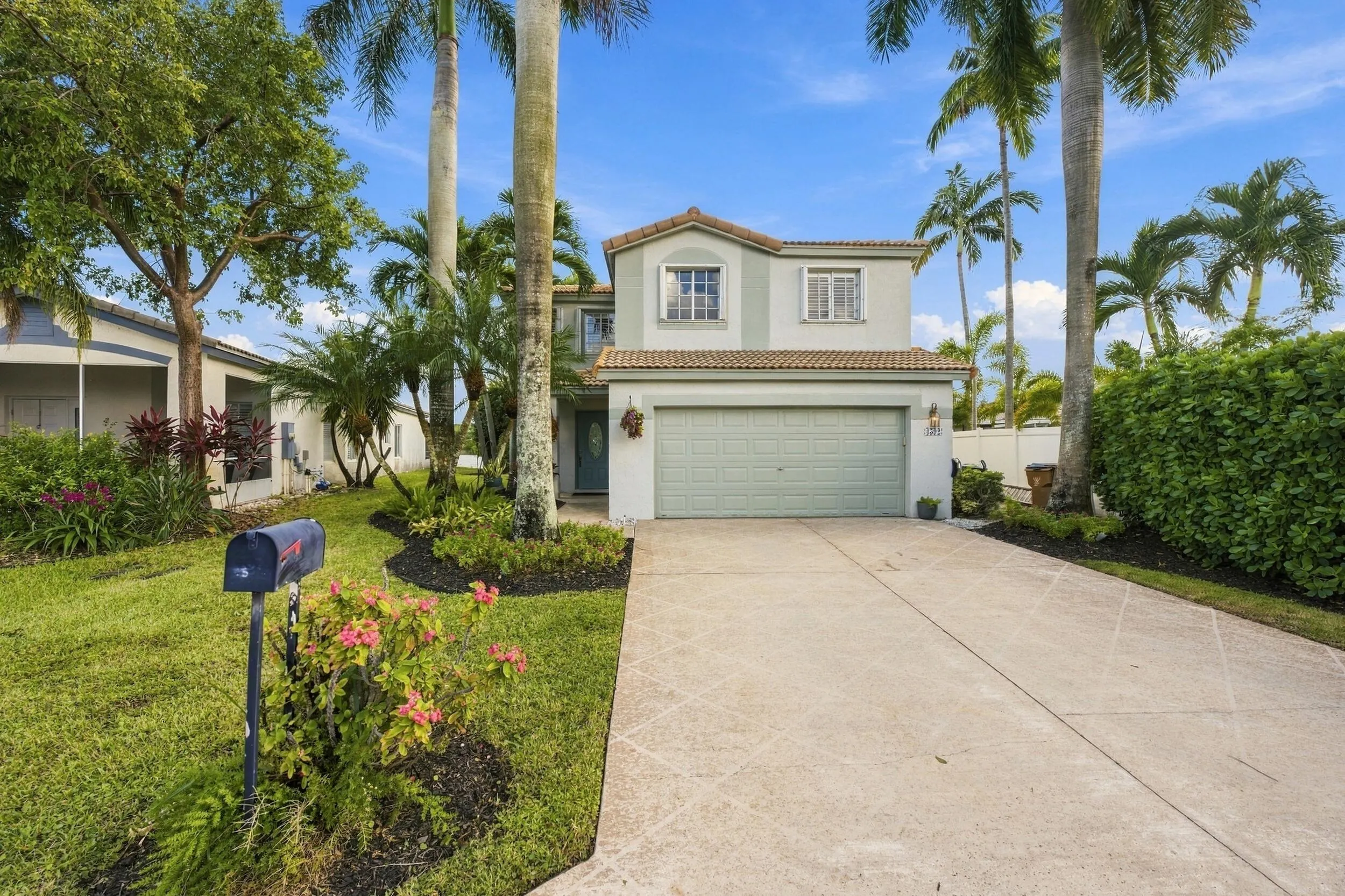 4592 SW 14TH Street