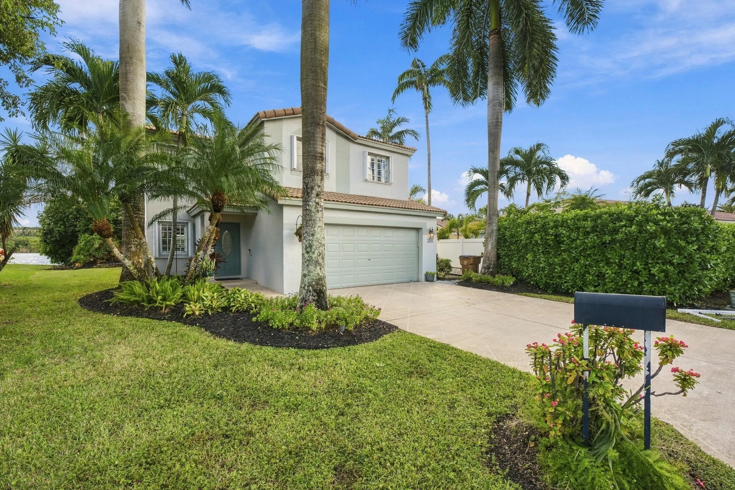 4592 SW 14TH Street