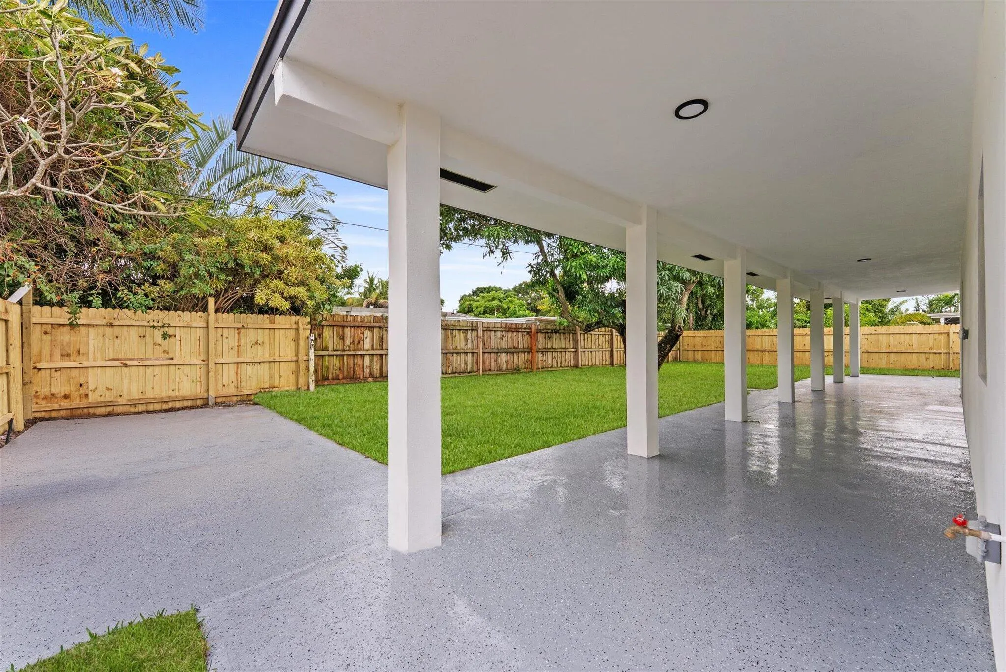 162 SE 27TH Way