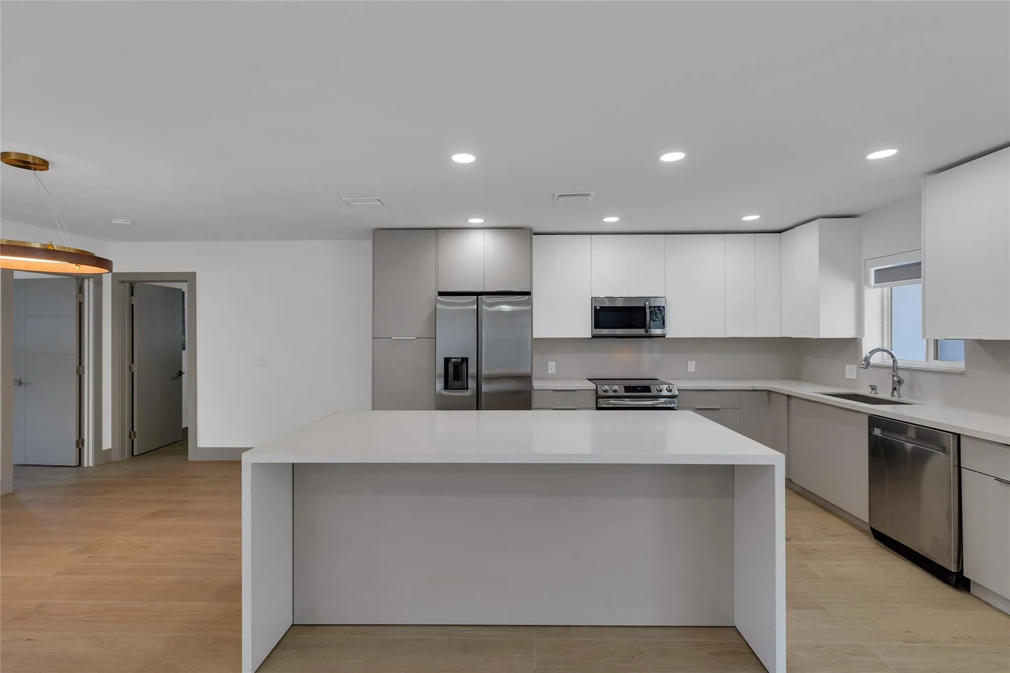 3231 NE 27TH Terrace