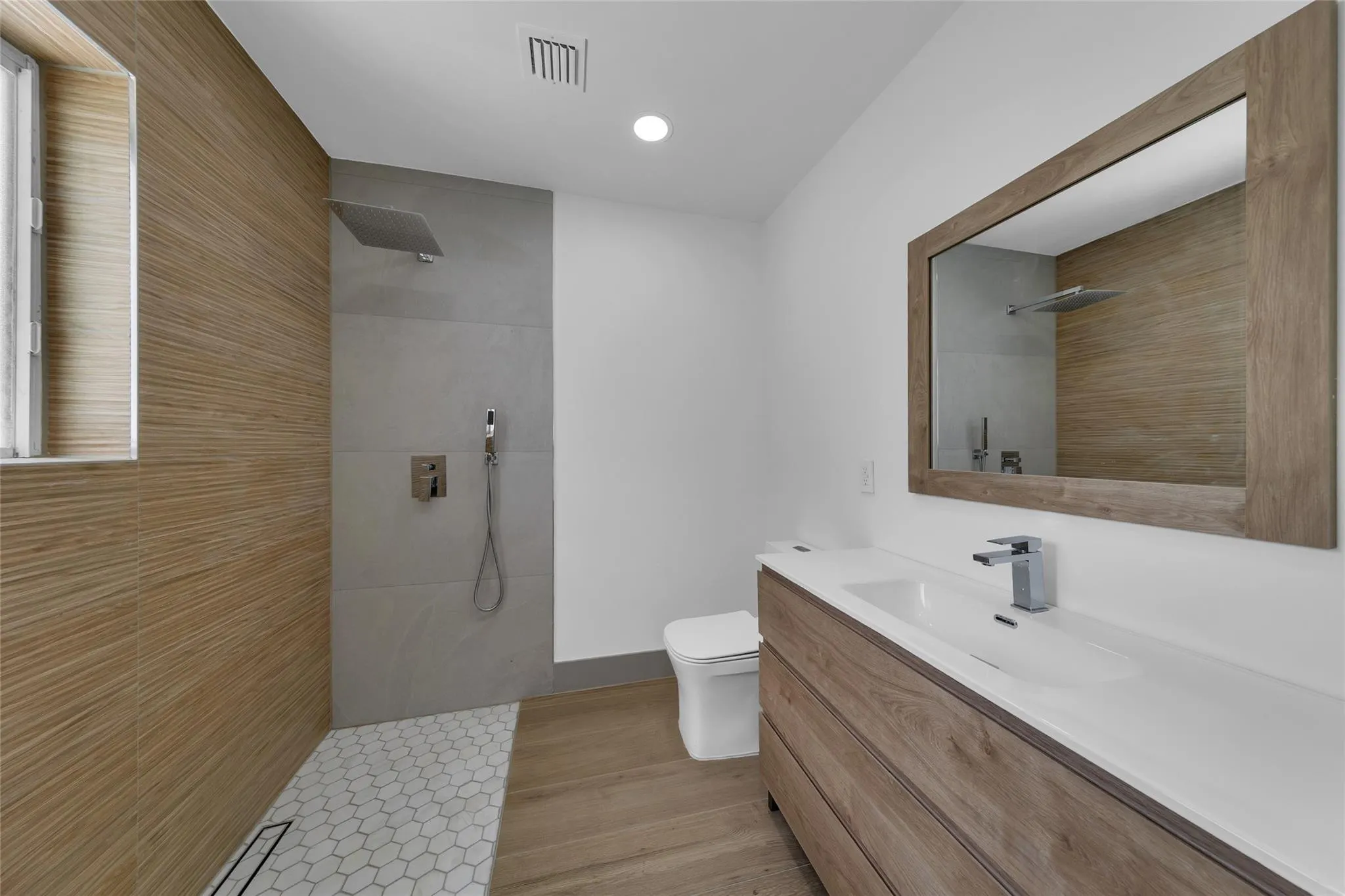 3231 NE 27TH Terrace