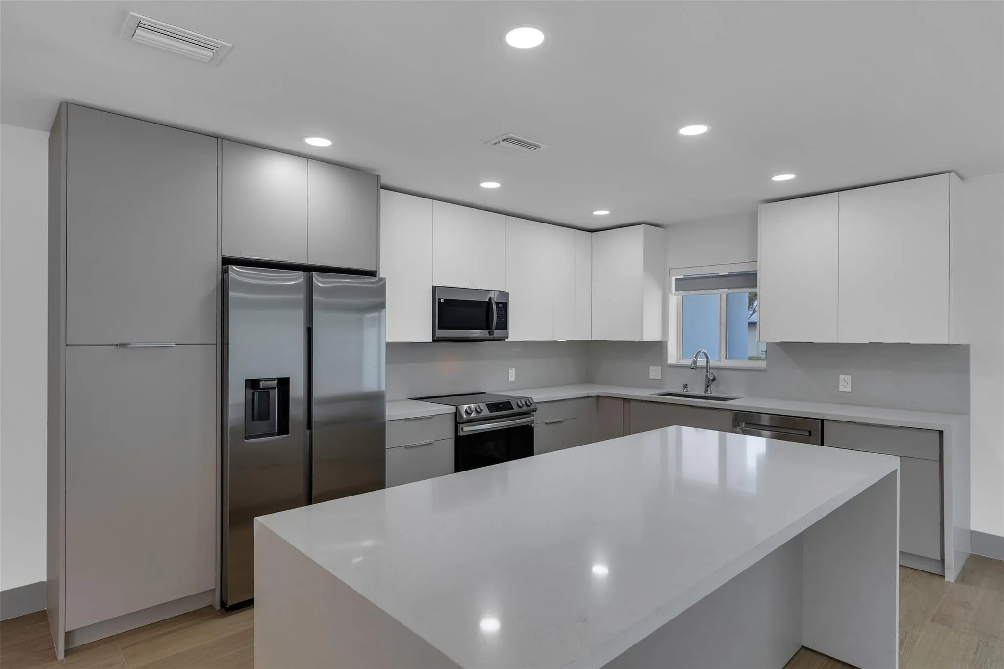 3231 NE 27TH Terrace