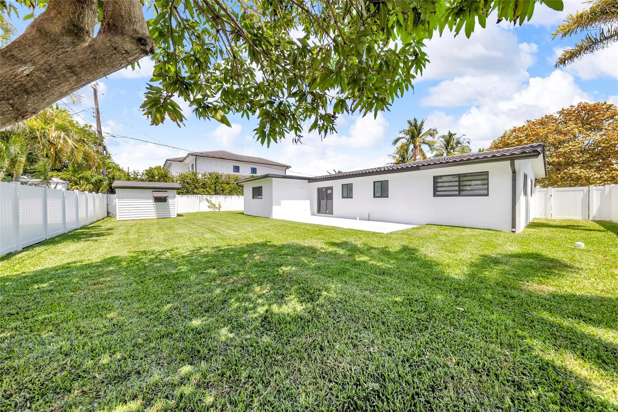 3231 NE 27TH Terrace