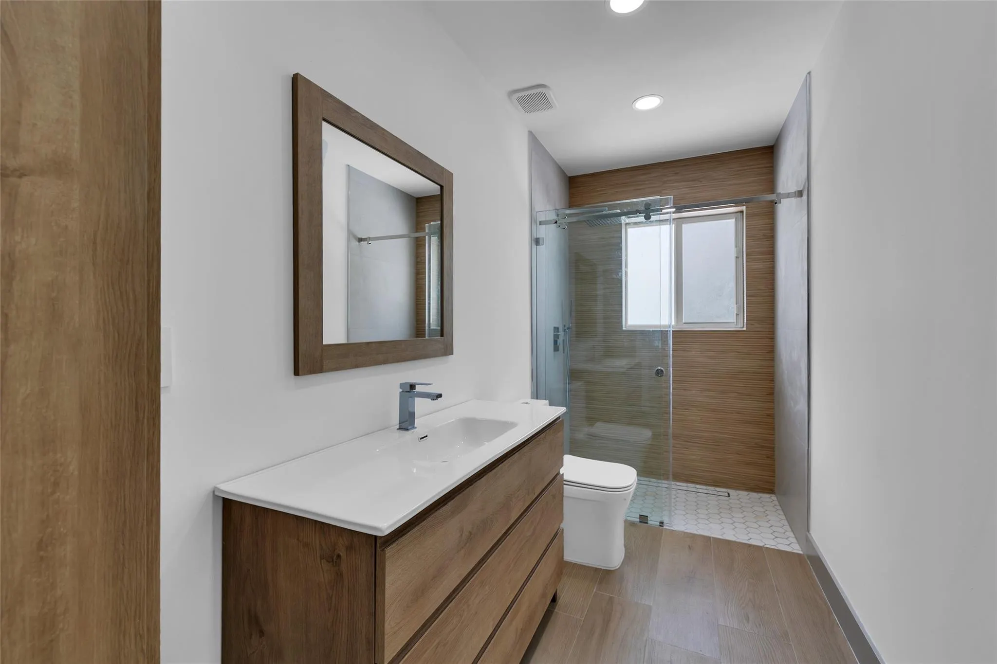 3231 NE 27TH Terrace