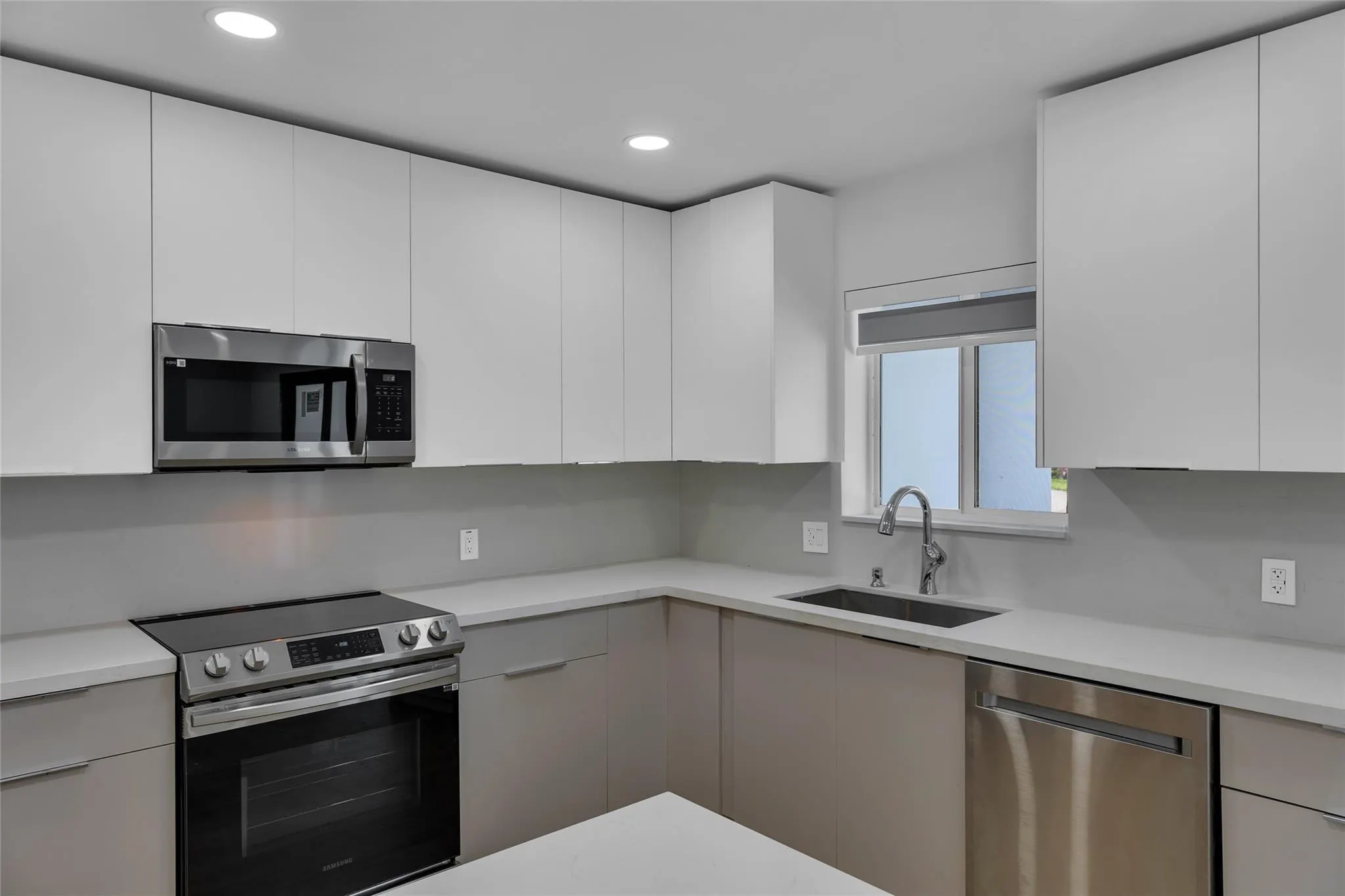 3231 NE 27TH Terrace