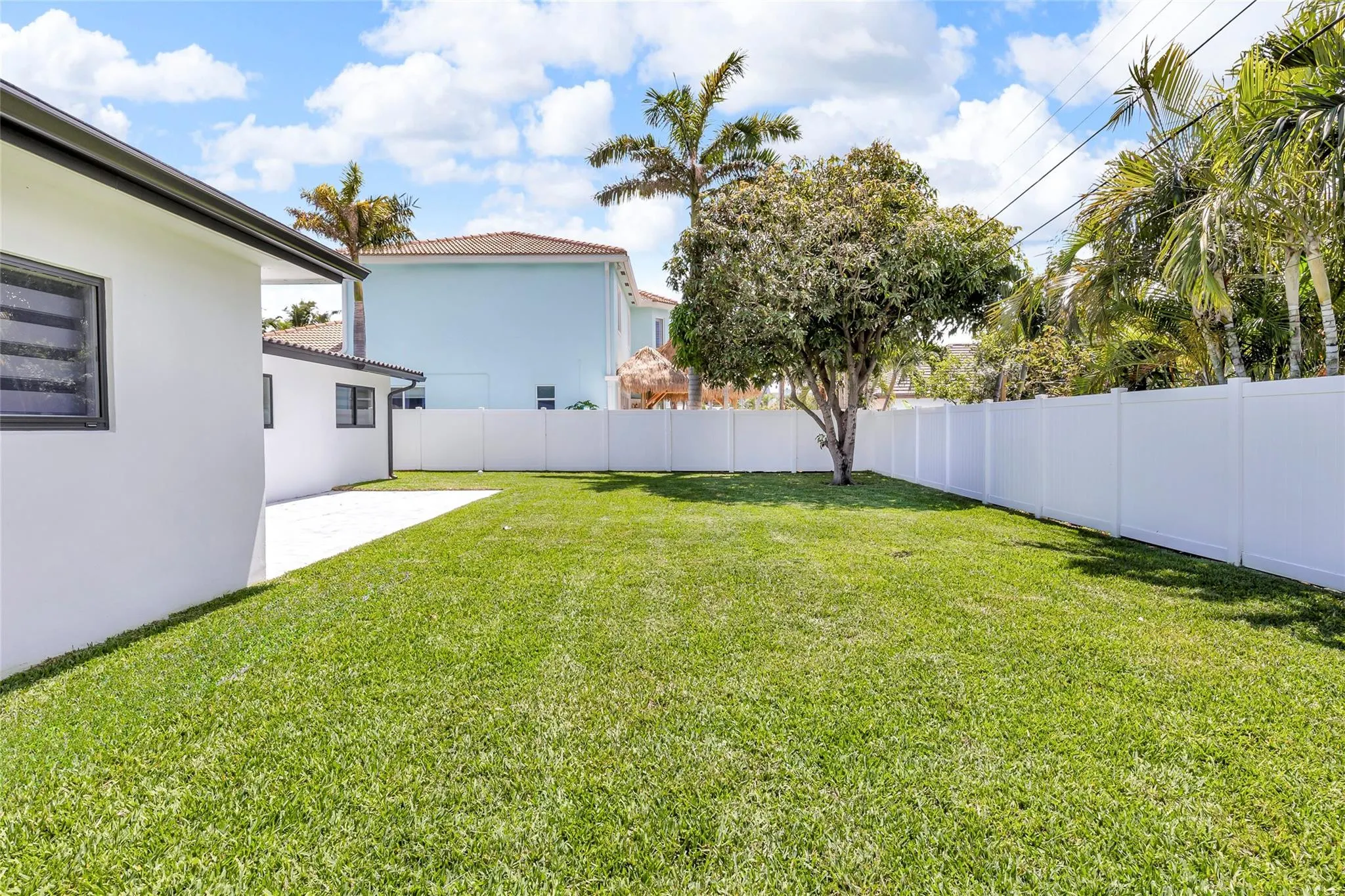 3231 NE 27TH Terrace