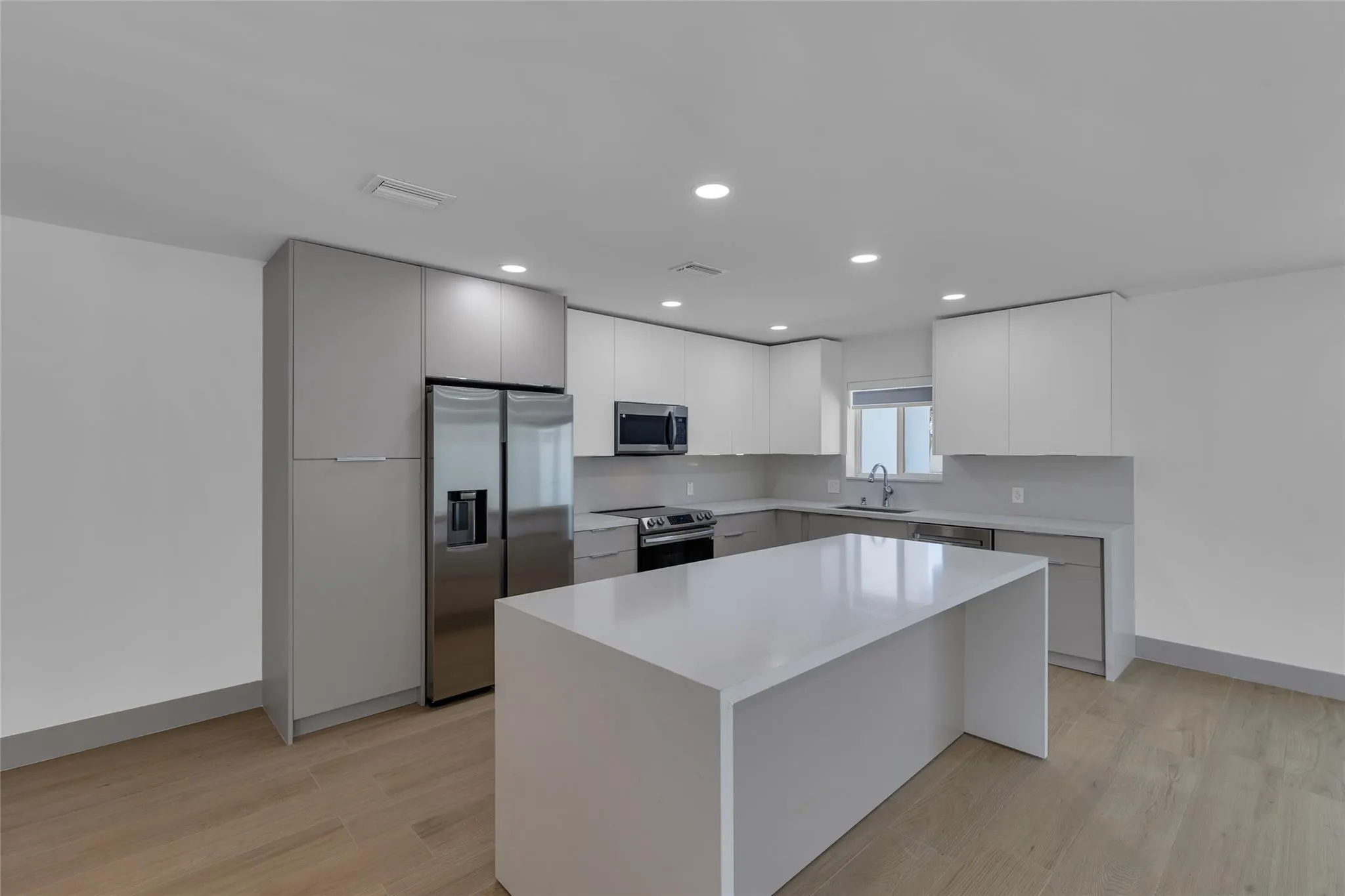 3231 NE 27TH Terrace