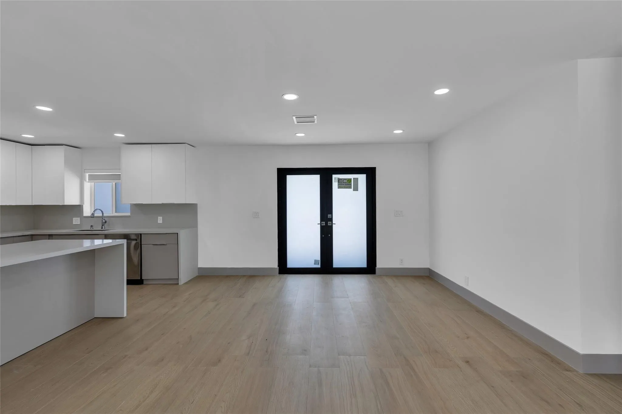 3231 NE 27TH Terrace