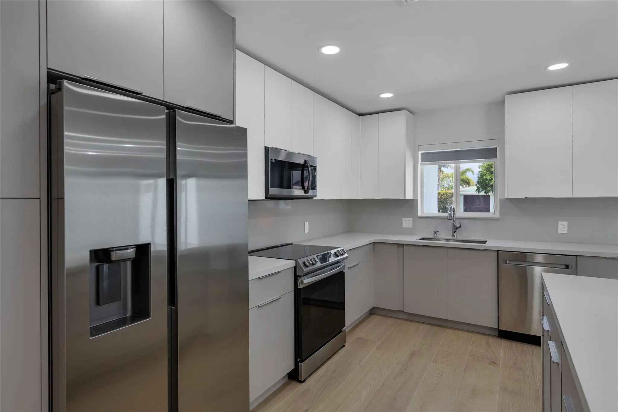 3231 NE 27TH Terrace