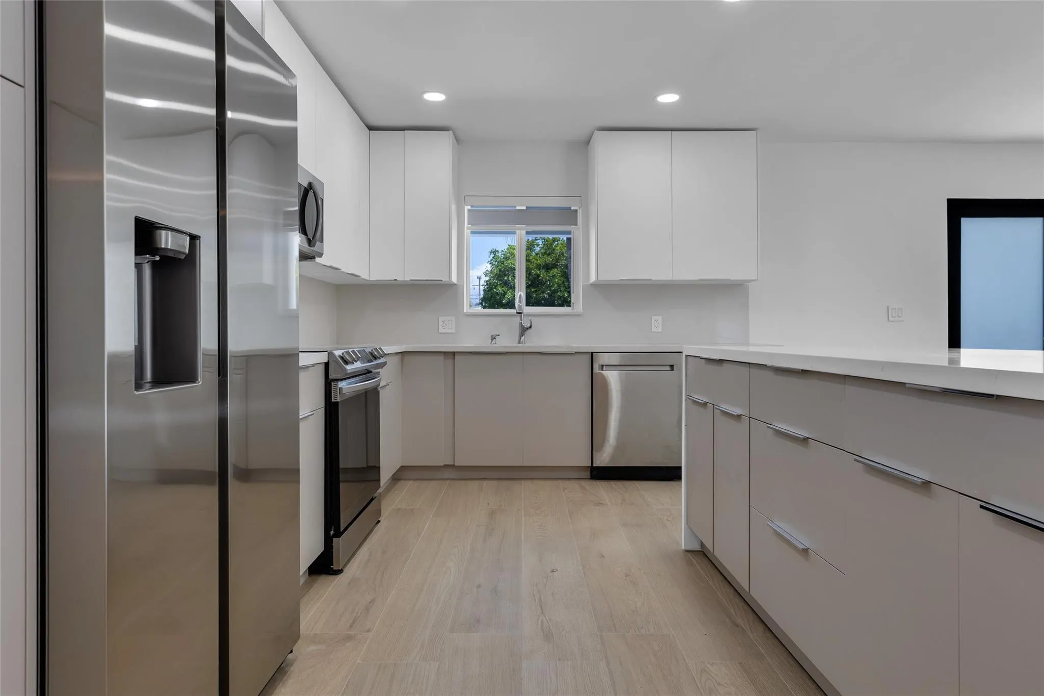3231 NE 27TH Terrace