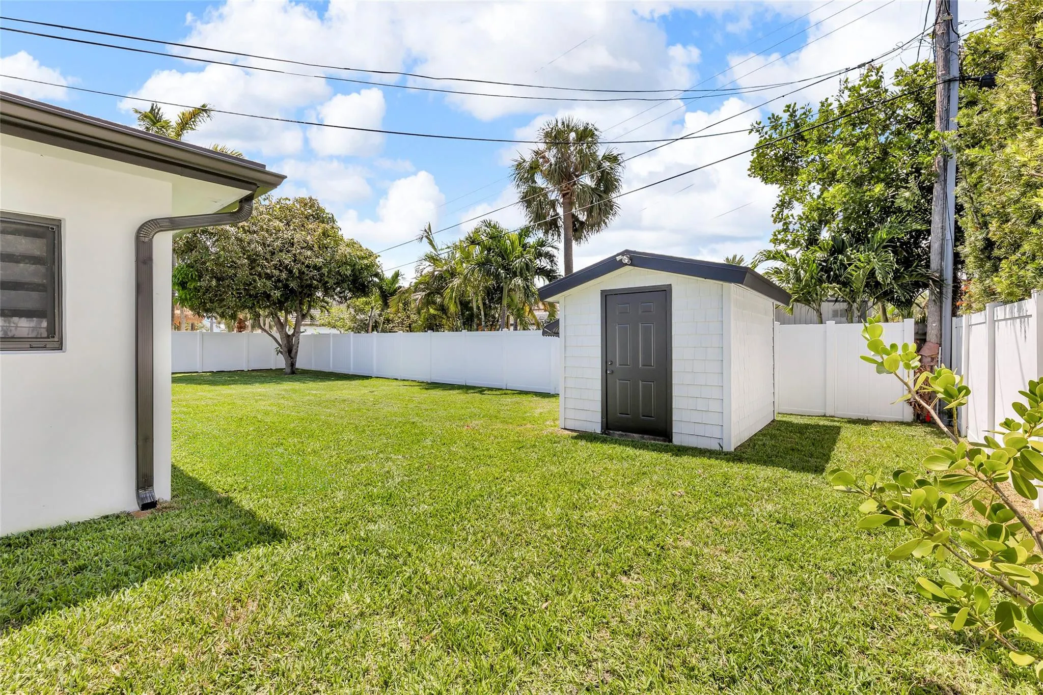 3231 NE 27TH Terrace