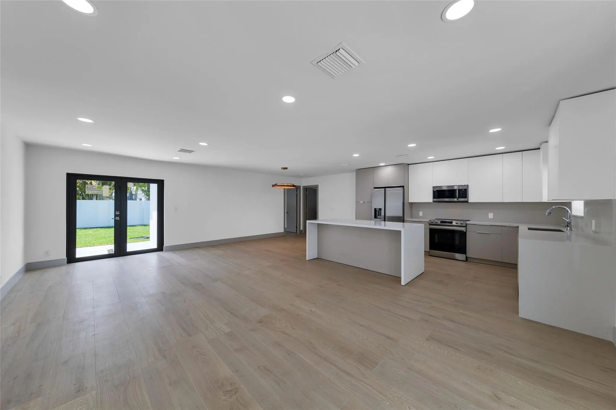 3231 NE 27TH Terrace
