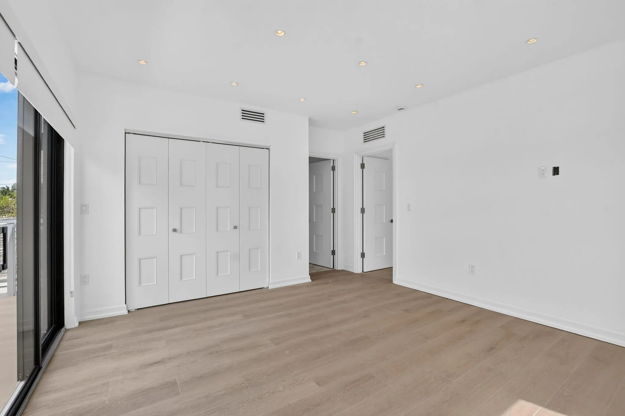325 NE 20TH Avenue #Th a