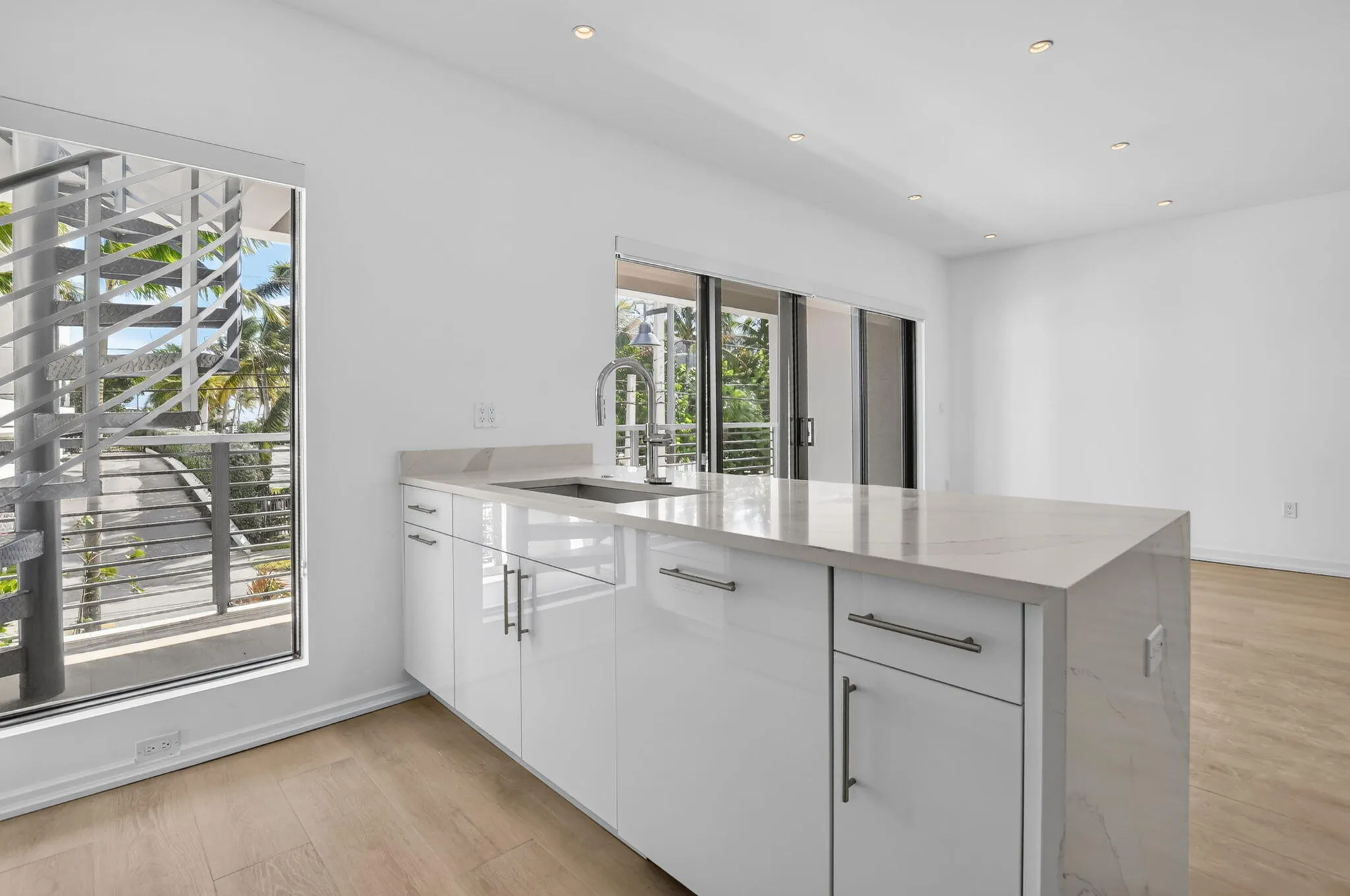 325 NE 20TH Avenue #Th a