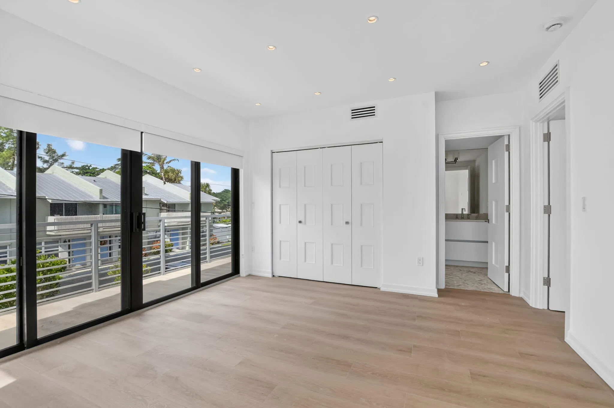 325 NE 20TH Avenue #Th a