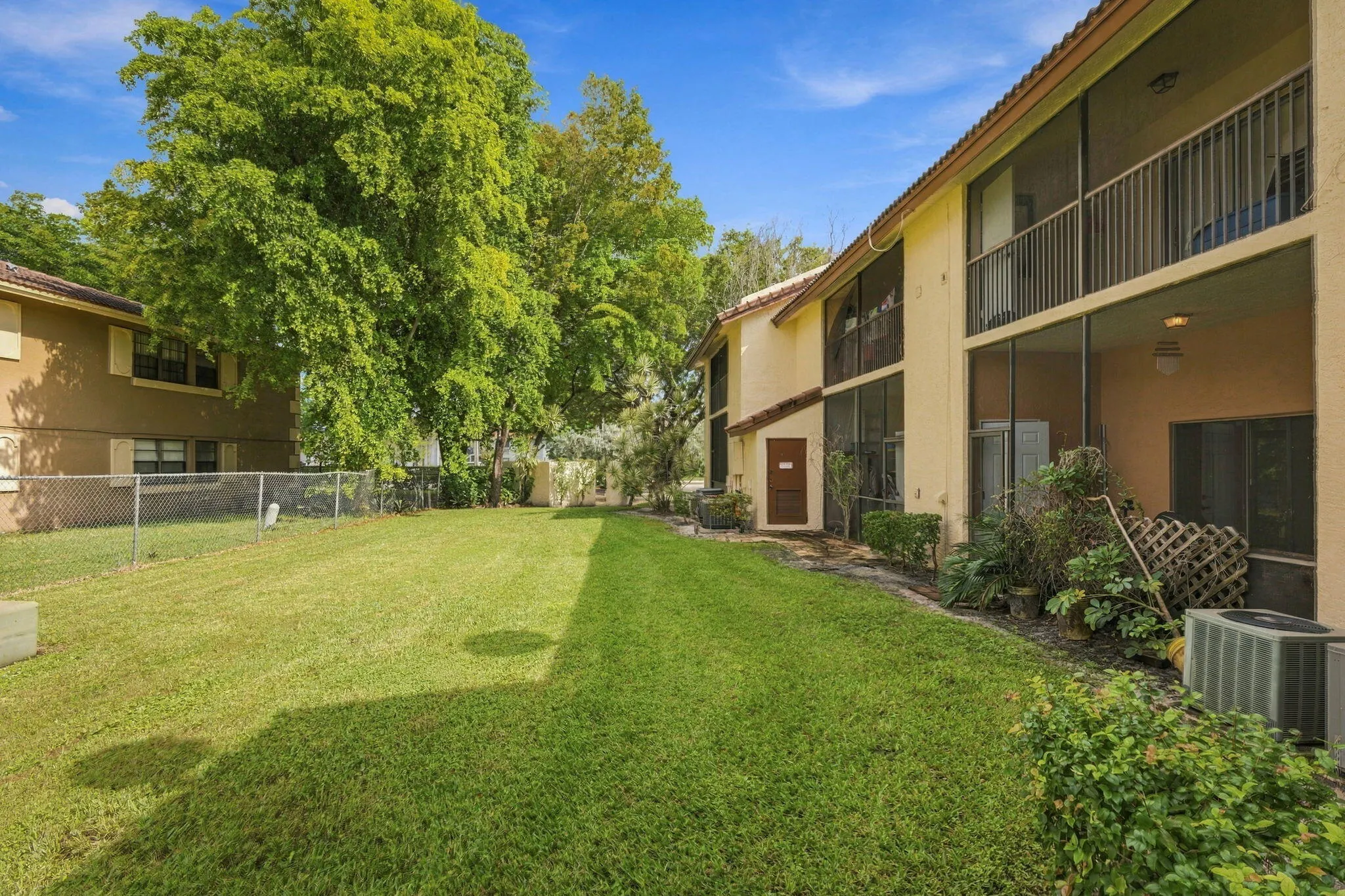 2572 RIVERSIDE Drive #413
