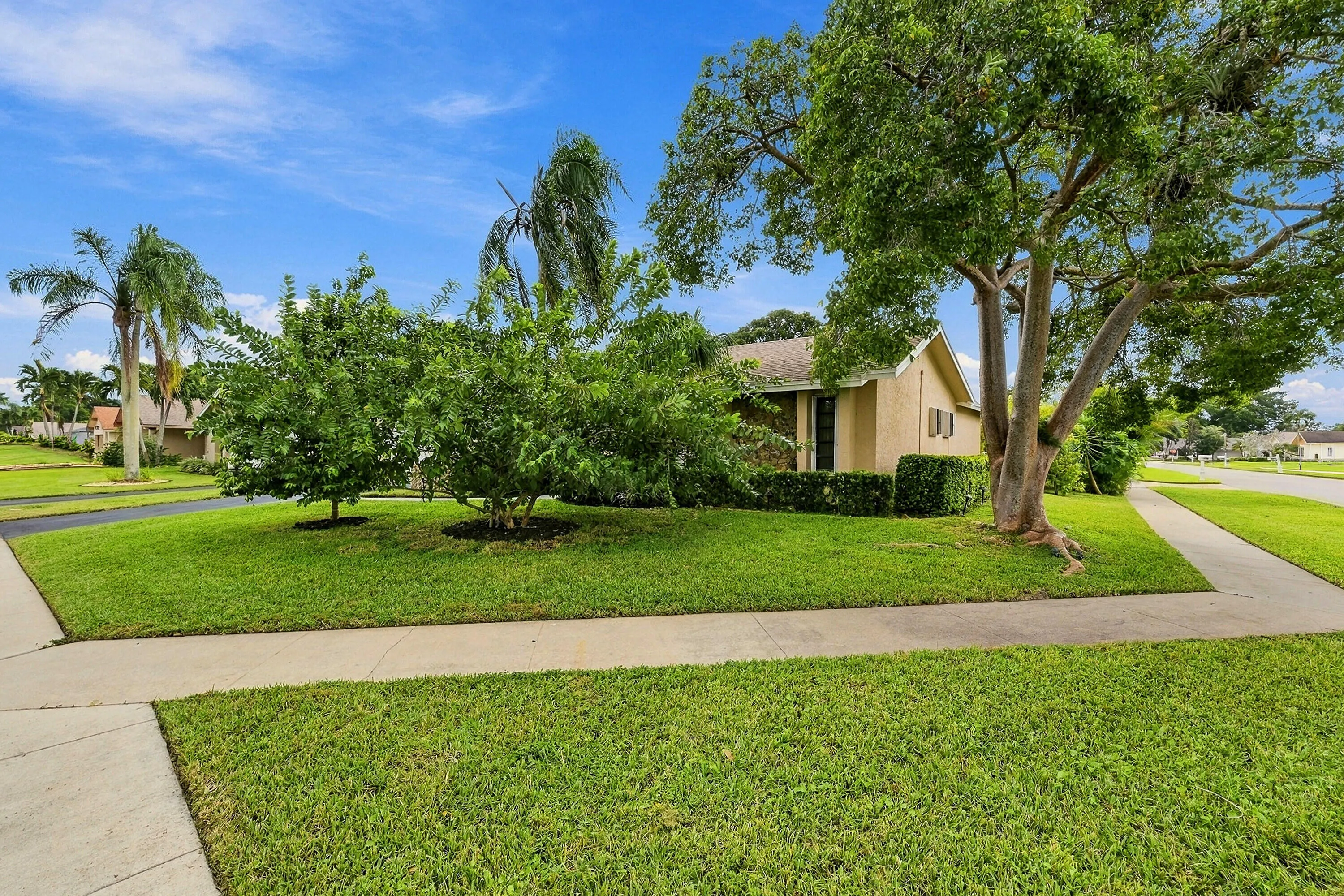 10622 GREENBRIAR Court