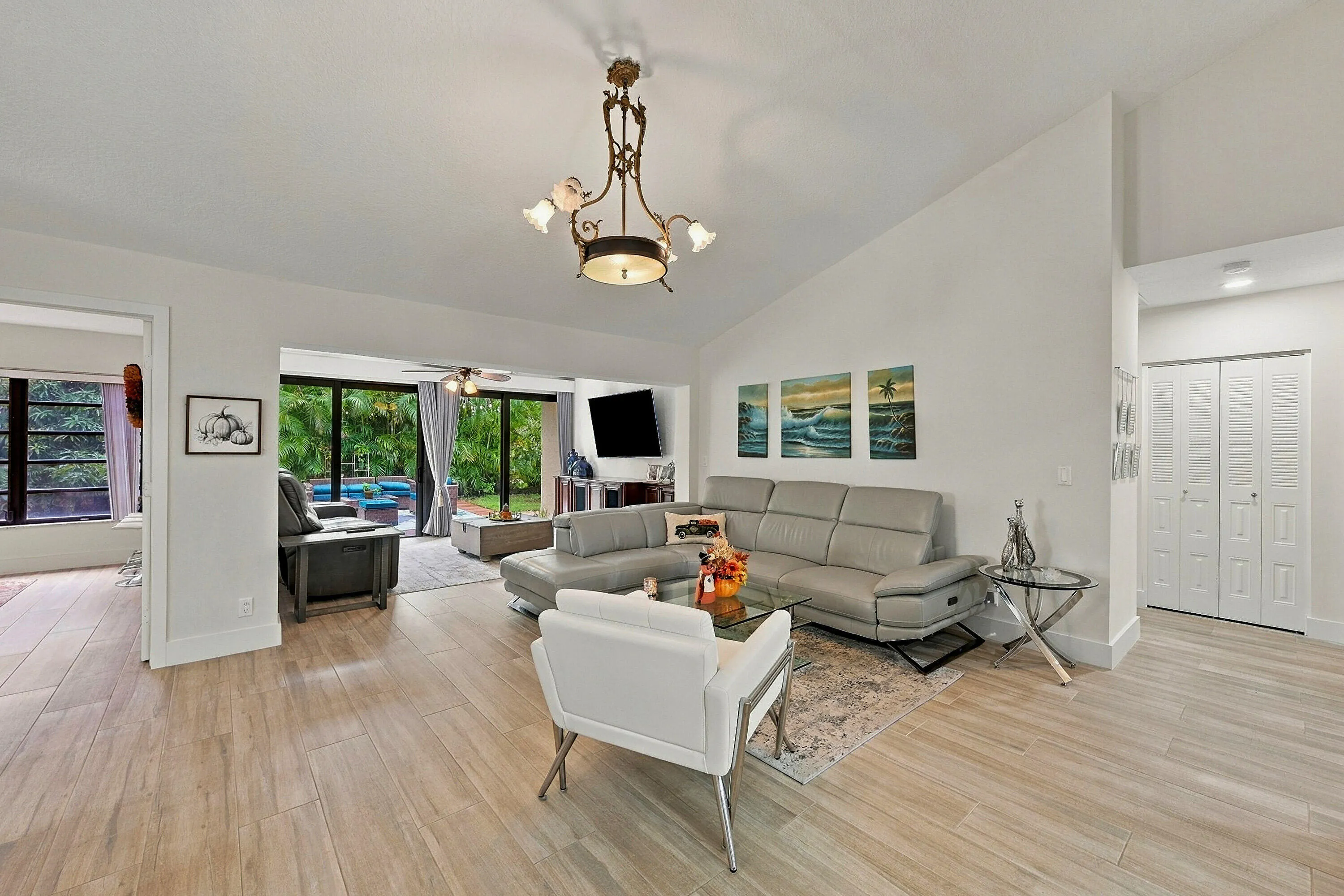 10622 GREENBRIAR Court