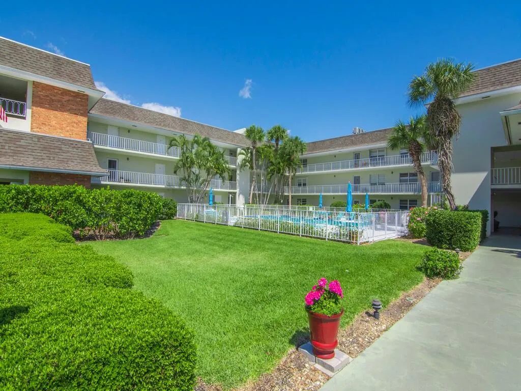 200 GREYTWIG Road #213