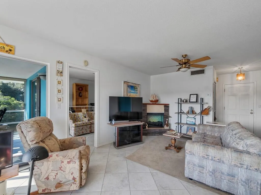 200 GREYTWIG Road #213