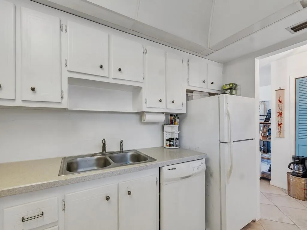 200 GREYTWIG Road #213