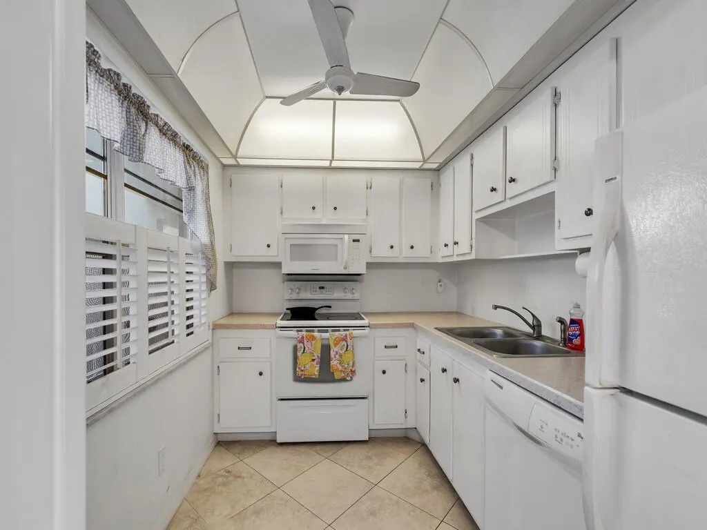 200 GREYTWIG Road #213