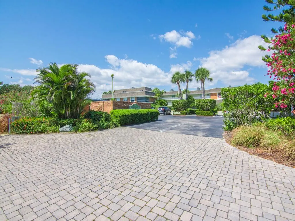 200 GREYTWIG Road #213