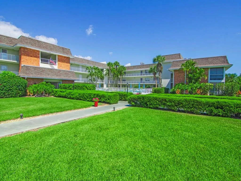 200 GREYTWIG Road #213