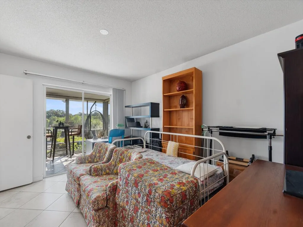 200 GREYTWIG Road #213