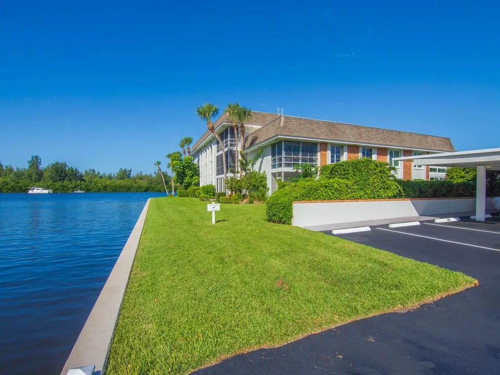 200 GREYTWIG Road #213