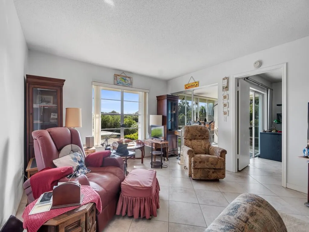 200 GREYTWIG Road #213