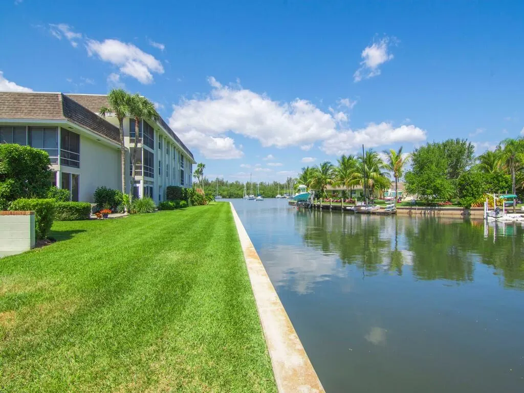 200 GREYTWIG Road #213